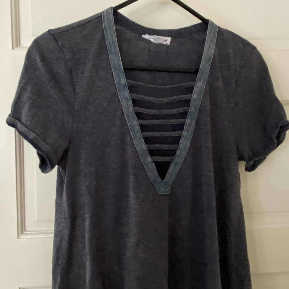 Cut out V-Neck tee